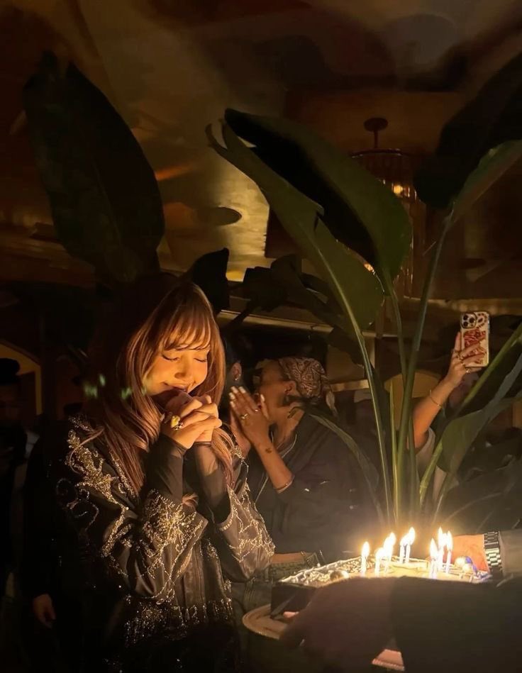 LISANATIONS_'s tweet photo. We’ve surpassed 20K tweets. Currently trending at #5 &amp; #6 worldwide! 🎈

OUR ICON LISA DAY 
#28toForeverWithLALISA https://t.co/RpQt90w2op