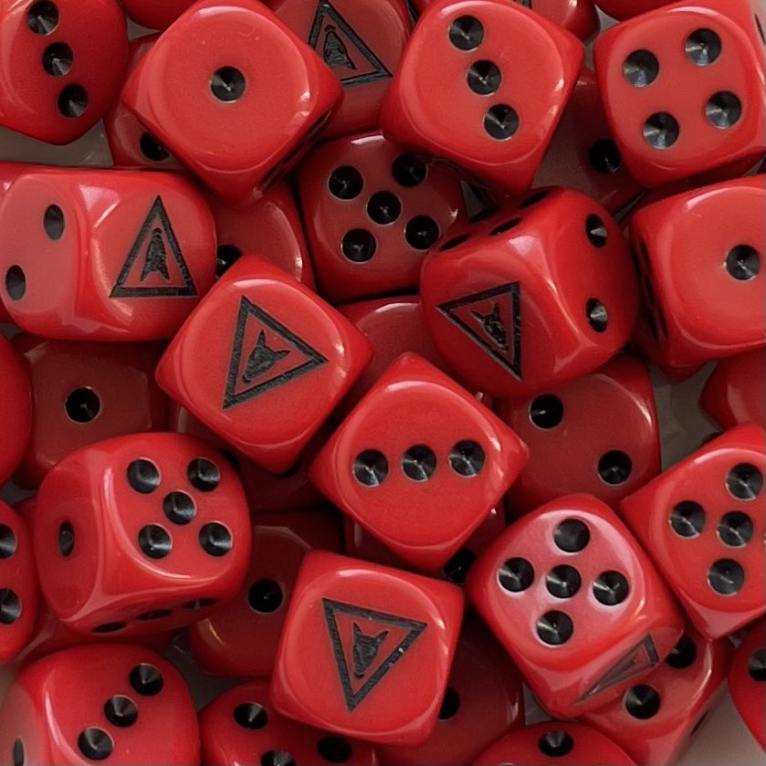 renegadehpg's tweet image. Kell Hounds custom dice from Chessex.
Will take another shot at this with my next order to see if I can get a bit more negative space for the eyes and snout.
Still love how the black on red looks.