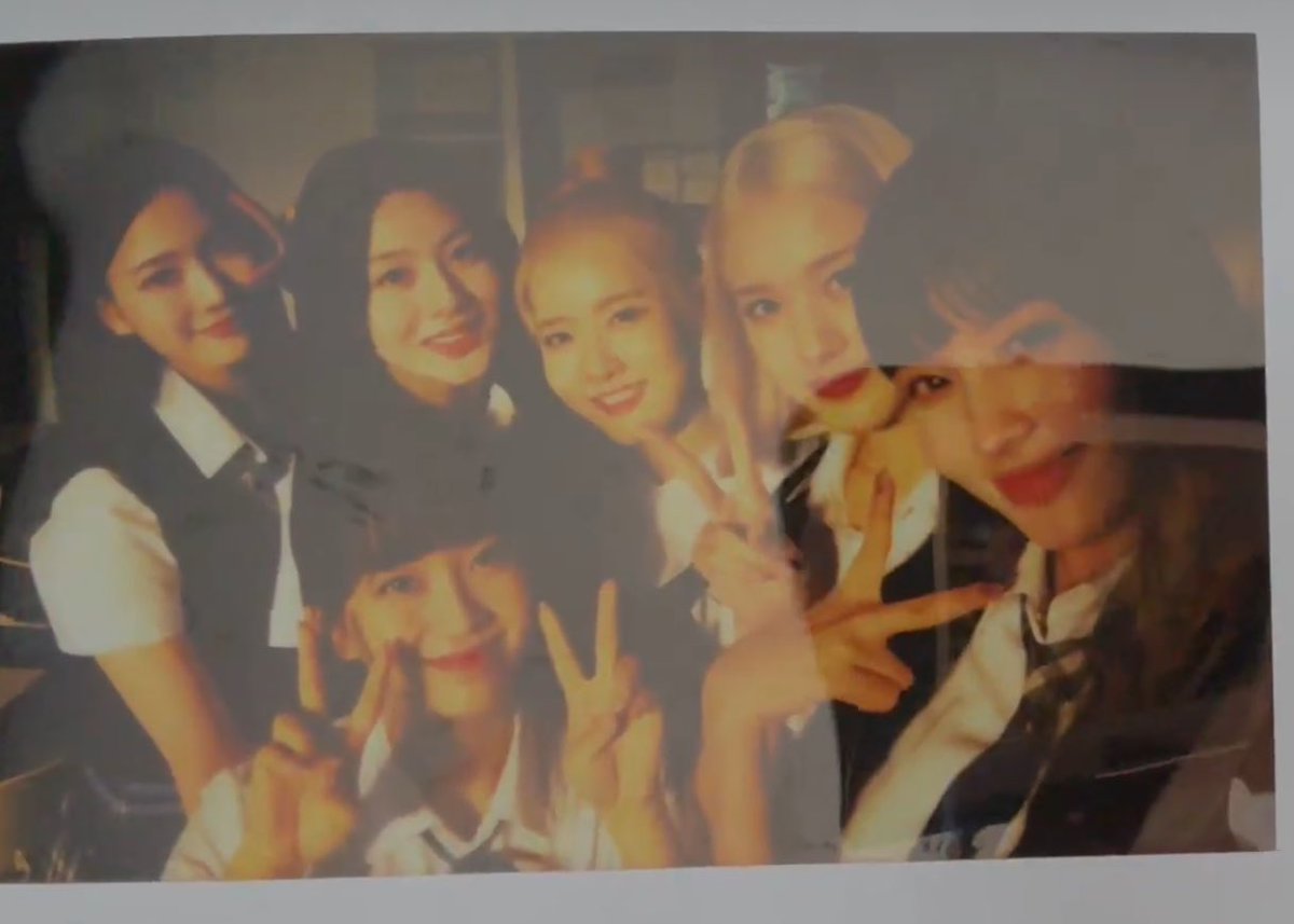 헐.. 색안경 때 막내 피디님이셨던 분이 이번 베베 원더케이 피디님이셨대 그래서 색안경 때 찍은 폴라들 챙겨오셔서 나눠가지라고 주셨대🥺