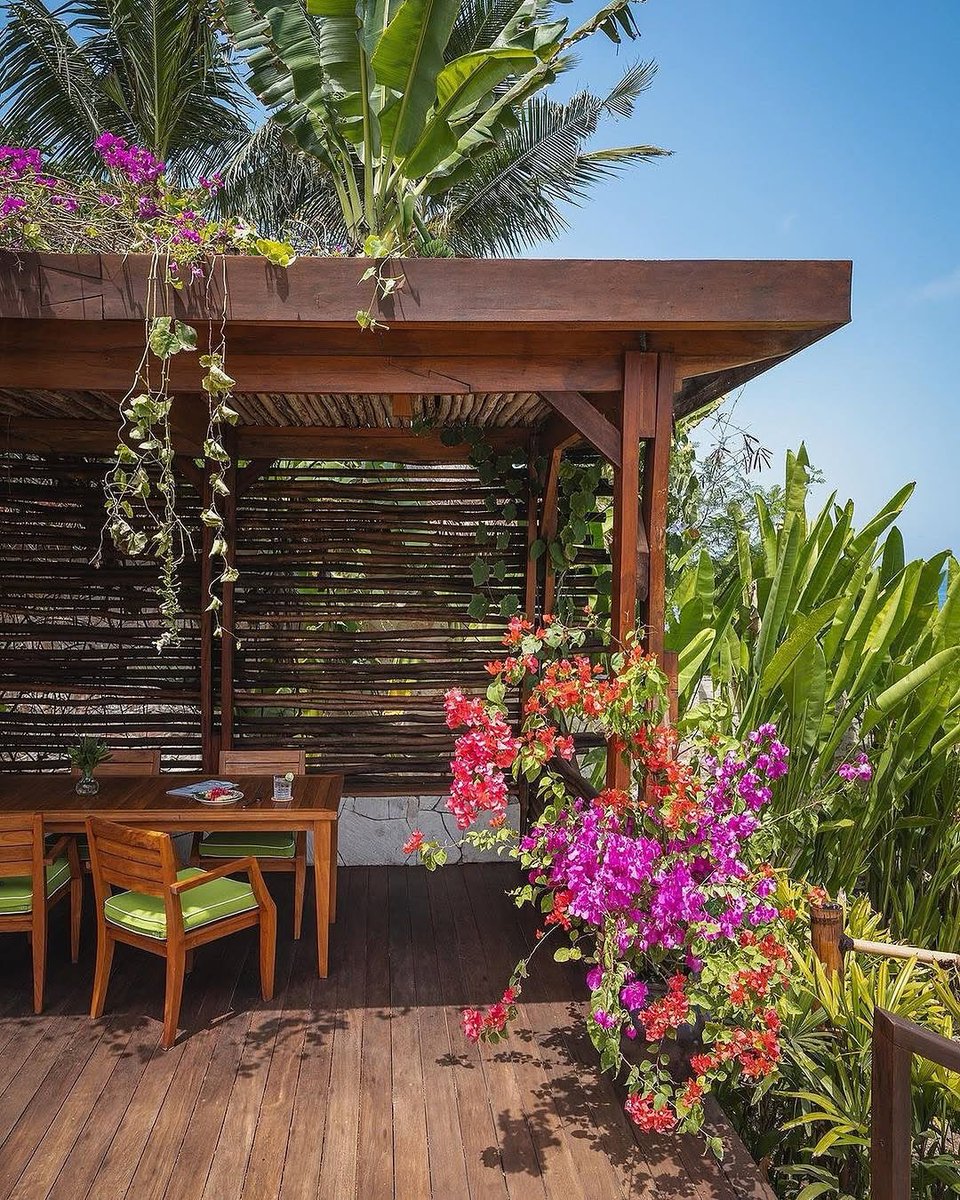 Nihihotels's tweet photo. The Lamba villas (Marangga Occys Left villas) are located within the midst of everything at @nihi. Leave through your own private garden and you’ll find yourself literally steps away from Ombak restaurant or The Boathhouse.
.
#nihigram @tanveerbadal https://t.co/w4PkLWzmt2