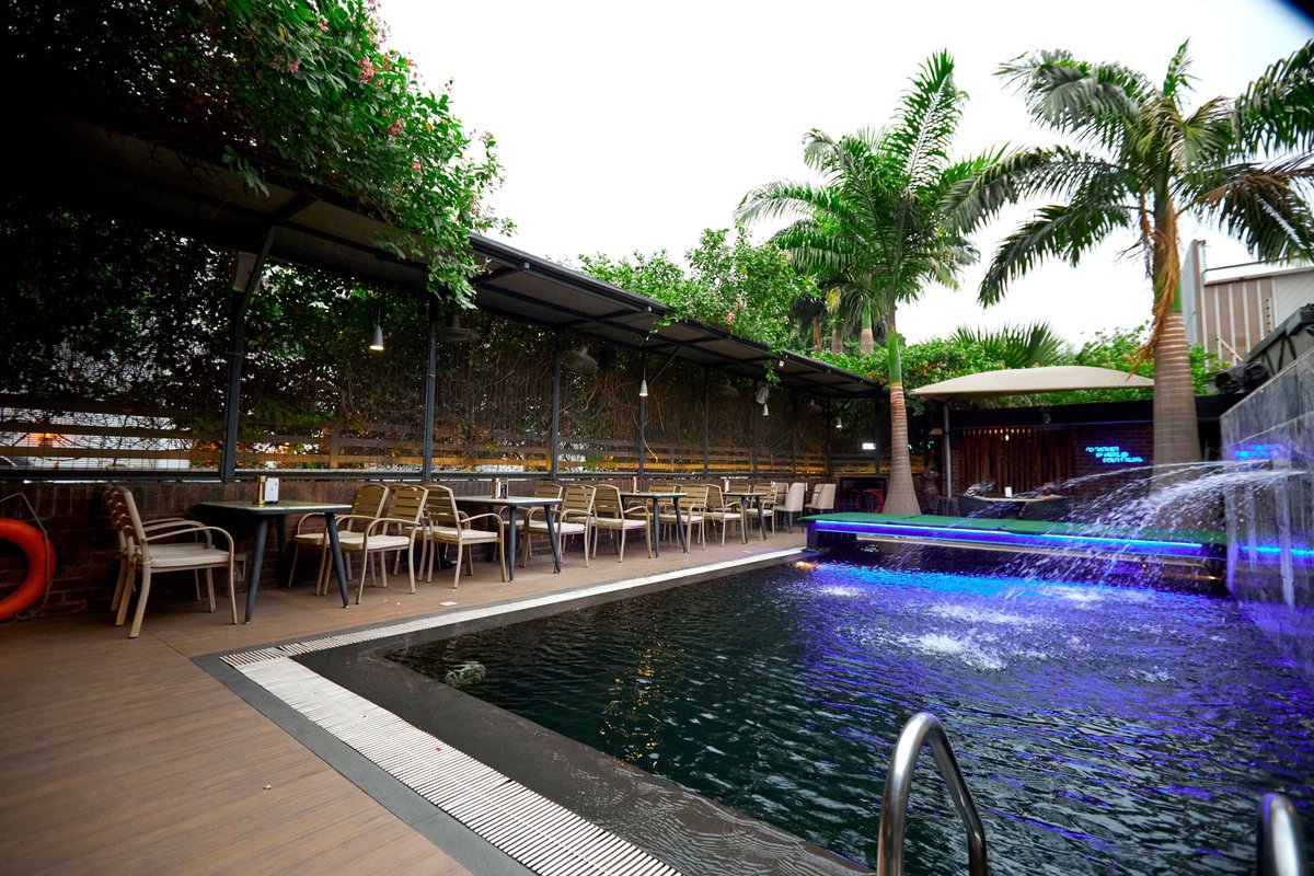 4PalmsResidence's tweet photo. “Sip, swim, and soak up the vibes! 🍹🌊 #PoolsideParadise” https://t.co/OWrAoSRk50