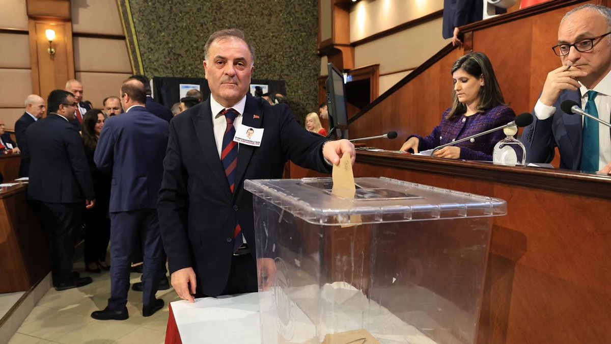 İBB Başkan vekilliği oylamasında Cumhur İttifakı'ndan 1 üyenin CHP adayına oy verdiği öğrenildi.