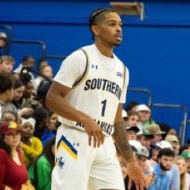 INFO: Southern Arkansas (D2) transfer BJ Davis has entered the transfer portal, he tells me.

 Averaged 11.9 PPG, 2.9 APG, &amp; 3.5 RPG this season. Shot 40.4% from the field &amp; 37.3% from 3 as well.

Named to ALL-GAC.