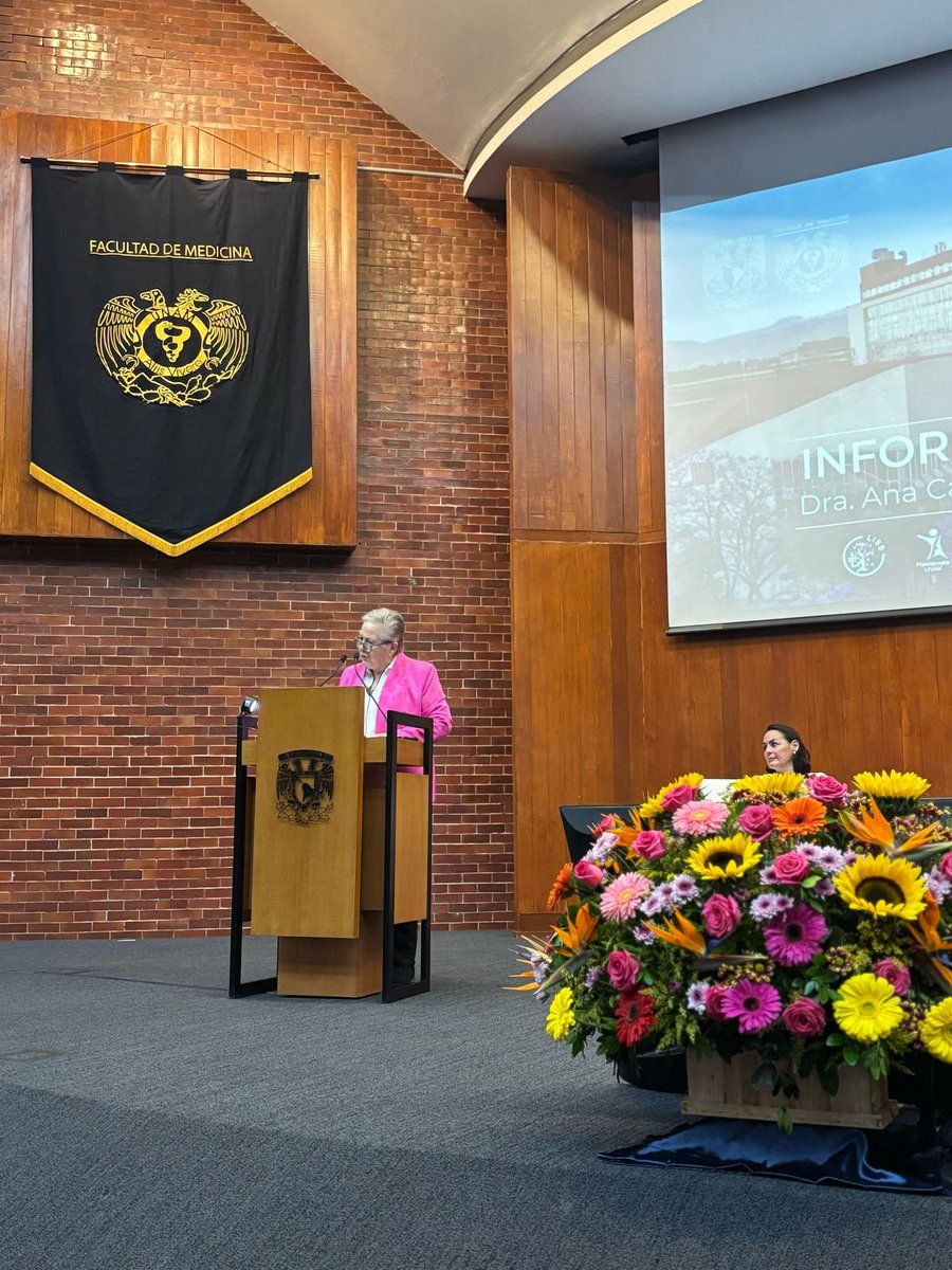 FacMedicinaUNAM's tweet photo. “Reconozco el gran trabajo que ha hecho la Dra. @anacsepulveda_v dentro de su Facultad”, Dra Patricia Dávila, Secretaria General de la @UNAM_MX, durante el Informe de actividades del primer año de gestión.
#UNAM #FacMed https://t.co/pOO6TJHXu3