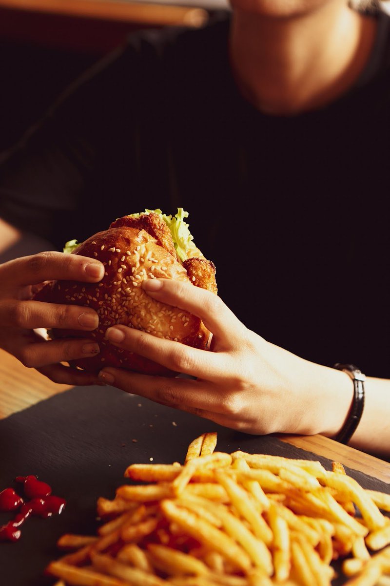 Food brings people together, especially at work! Whether it's a team lunch or celebrating a win, nothing beats bonding over burgers, wings, and the coldest beer in town. 🍔🍺 Stop by and enjoy! 1l.ink/GR262QV