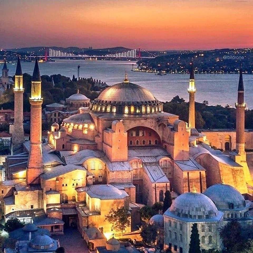 Milletimizin ve İslam Aleminin Kadir Gecesini tebrik ediyor, Cenabı Hakk’tan bin aydan daha hayırlı olan bu mübarek gecenin islam dünyasının birliğine, dirliğine Aziz Milletimizin huzur ve kardeşliğine vesile olmasını diliyorum. 
Leyle-i Kadr’imiz mübarek olsun #KadirGecesi