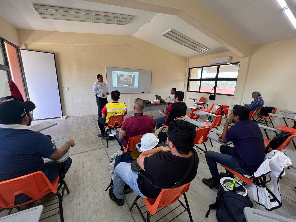 🔥 Capacitación en prevención y respuesta ante emergencias 

La Escuela Nacional de Protección Civil (Enaproc-Chiapas) imparte el Curso de Prevención y Combate de Incendios Urbanos, Primeros Auxilios y Evacuación de Inmuebles a personal de la Fiscalía General del Estado, Torre