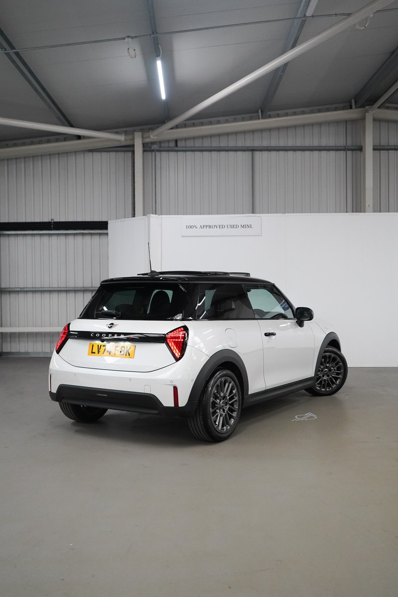 haminigroup's tweet photo. A closer look at this week's #MINIMonday! Finished in Nanuq White, this MINI Cooper S is available from our Woolwich centre for just £24,967 with only 5,195 miles on the clock.

To view the full advert, please visit - https://t.co/PqRi9cNlC3

#StephenJamesMINI https://t.co/paXN8dntwN