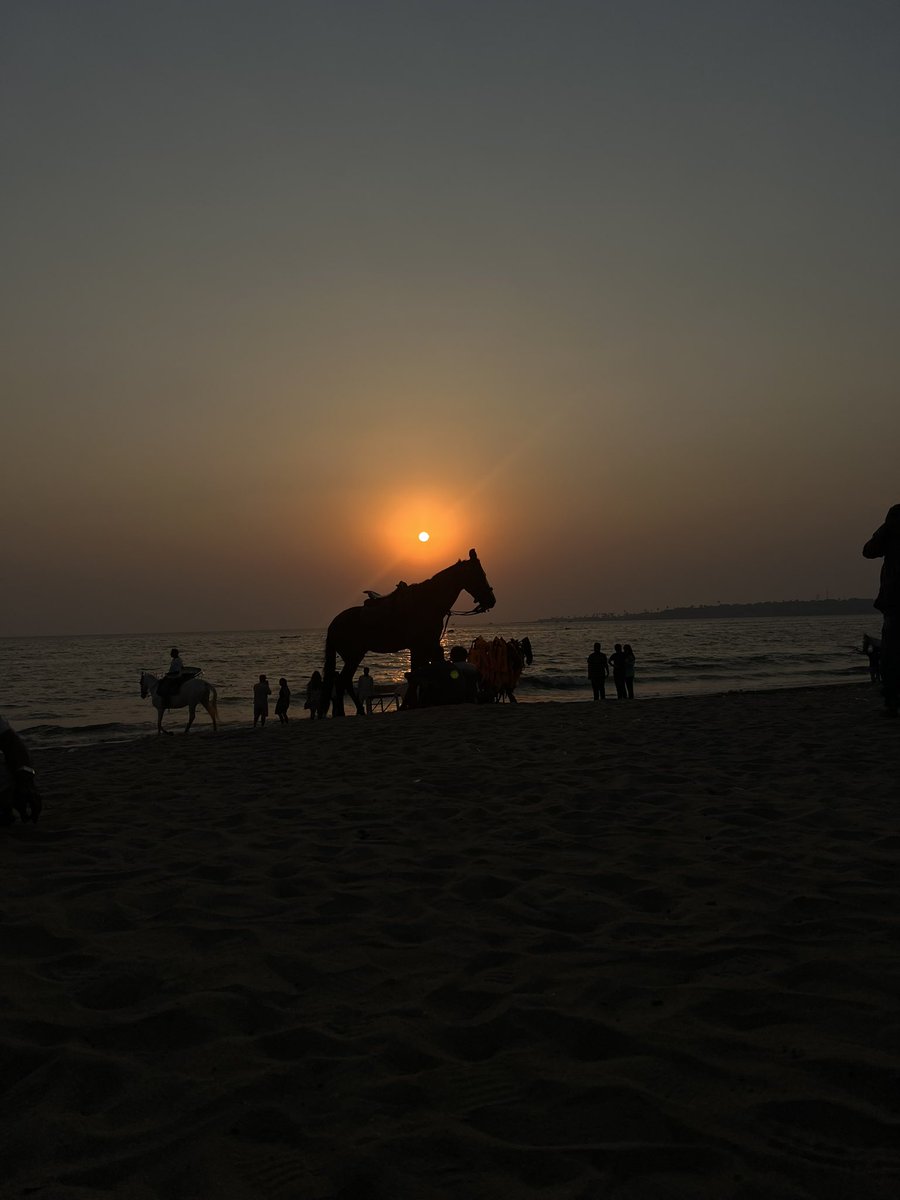Oshir's tweet photo. मैं और मेरी तन्हाई.
तसव्वुर में है तेरी परछाई.
मेरी उदास ज़िन्दगी की 
बस इतनी सी है कमाई.
~ओशिर  @Oshir 
#Shayari #poems #NaturePhotography 
#แกร็บฟู้ดเสิร์ฟร้อนxสกายนานิ #helevier #zelena #wolvendebat #LaCasaDeLosFamososCol2 https://t.co/oN3WqH9XiE