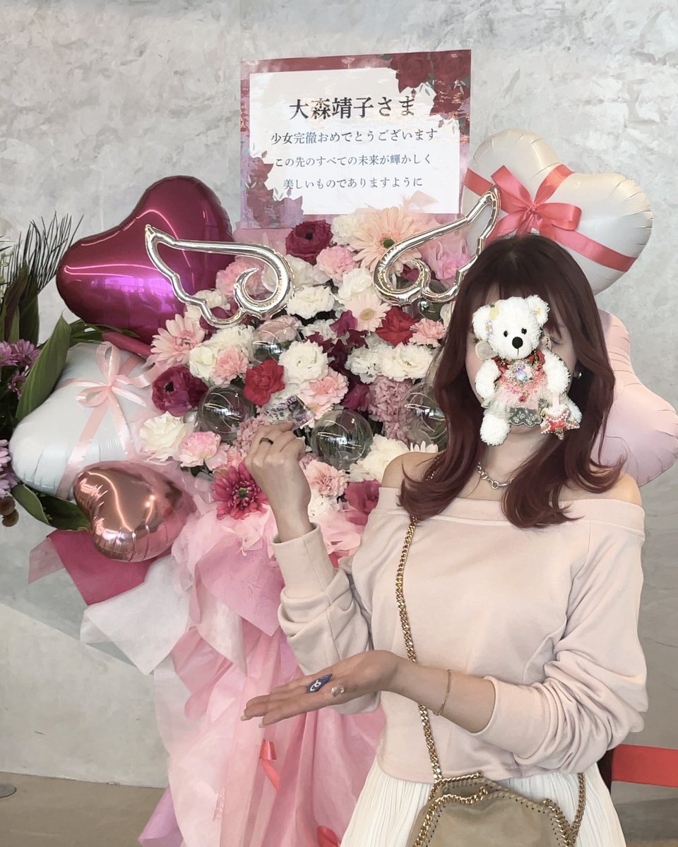 iam___AA's tweet photo. 出会って約10年、
人生の隣に常に大森さんがいました。
生きてる限り再会できる地続きの生活の末に辿り着いた今日という美しさ。

本当にご卒業おめでとうございます🌸

#大森靖子AVEX卒業式 https://t.co/lE1DRTFvvs