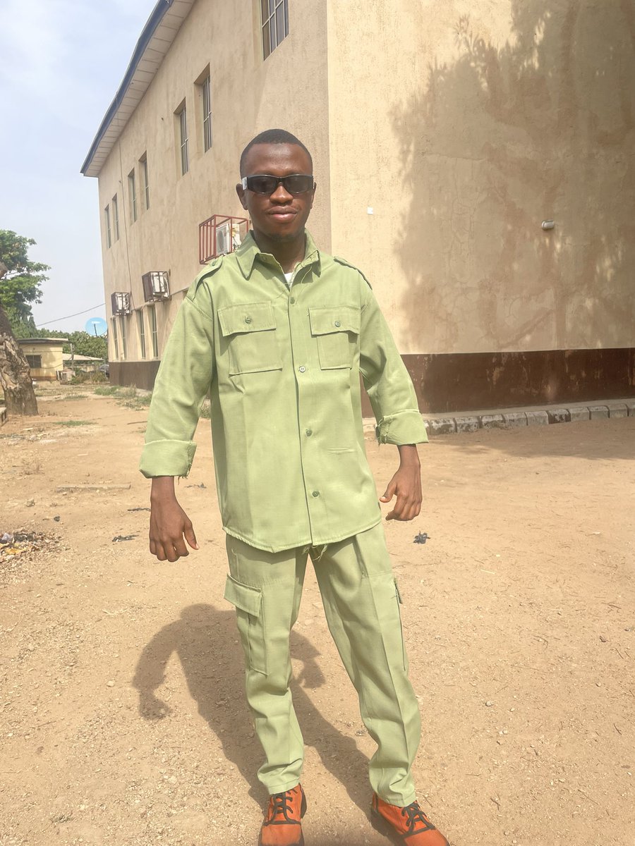 BigDowat's tweet image. Me before Nysc 77k            Me now