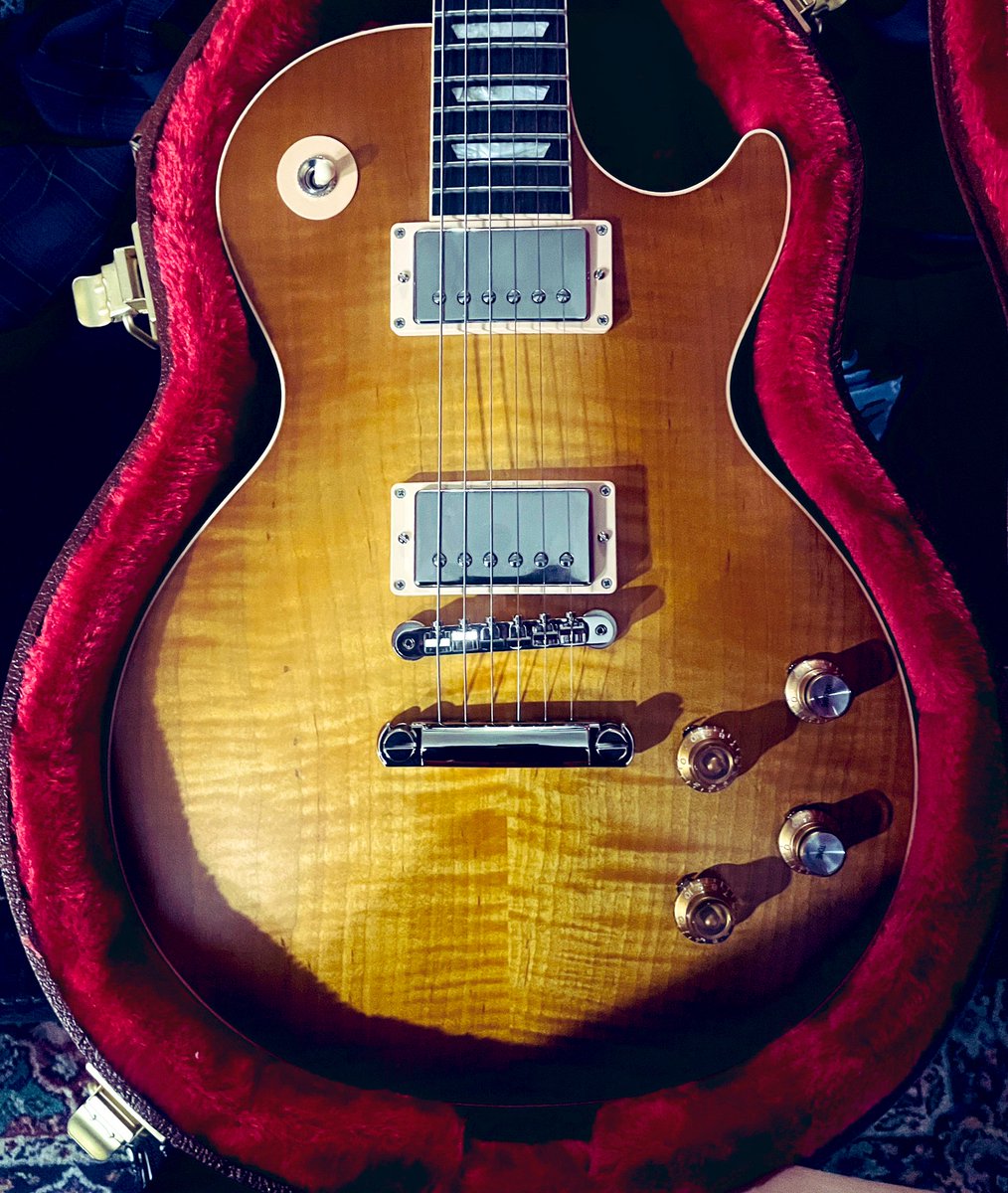 telecaster1981's tweet photo. New guitar day…. Picked up a @gibsonguitar Les Paul Kirk Hammett Greeny. Very fun guitar to play.
#ngd #gibsongarage #lespaul #guitar #guitarsonx https://t.co/2d7gBoqOrH