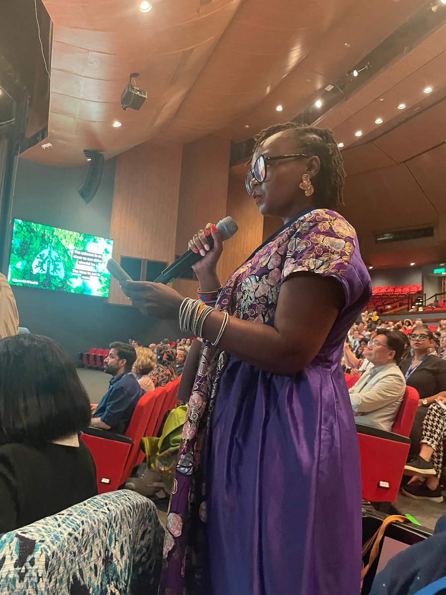 Xoli Fuyani, a mother from our delegation, was part of a hand-in of the WHO's call to action for clean air.  She said: "I am worried about air pollution for the future and health of the children." #ProtectWhatWeLove