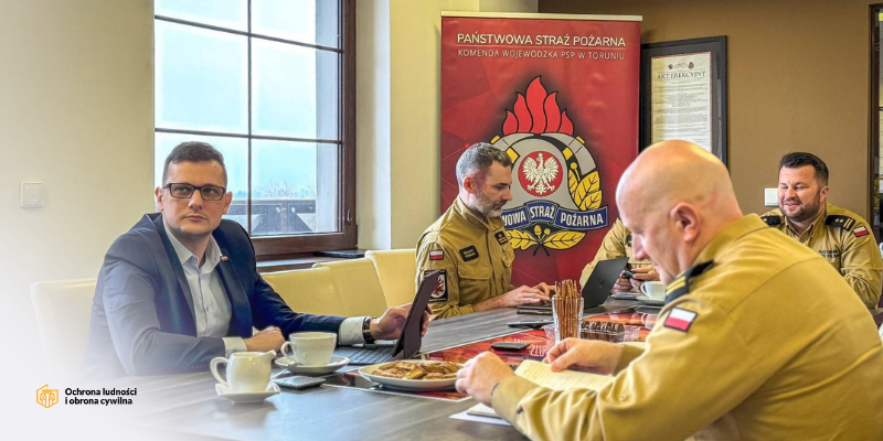 KPUWBydgoszcz's tweet photo. 💬 Stworzenie systemu obrony cywilnej i ochrony ludności to jedno z najbardziej priorytetowych wyzwań przed którymi stoimy jako wojewodowie, ale także wszyscy samorządowcy, którzy w gminach i powiatach będą wdrażali system. - mówił Wojewoda @MichalSztybel podczas otwarcia szkolenia z zakresu Ochrony Ludności i Obrony Cywilnej.  

✅  W 2025 roku na ochronę ludności przeznaczonych zostanie ponad 5 miliardów złotych.

@MSWiA_GOV_PL
@kwpsptorun 
#OLiOC #OchronaLudności #ObronaCywilna #Bezpieczeństwo #WojewodaKujPom