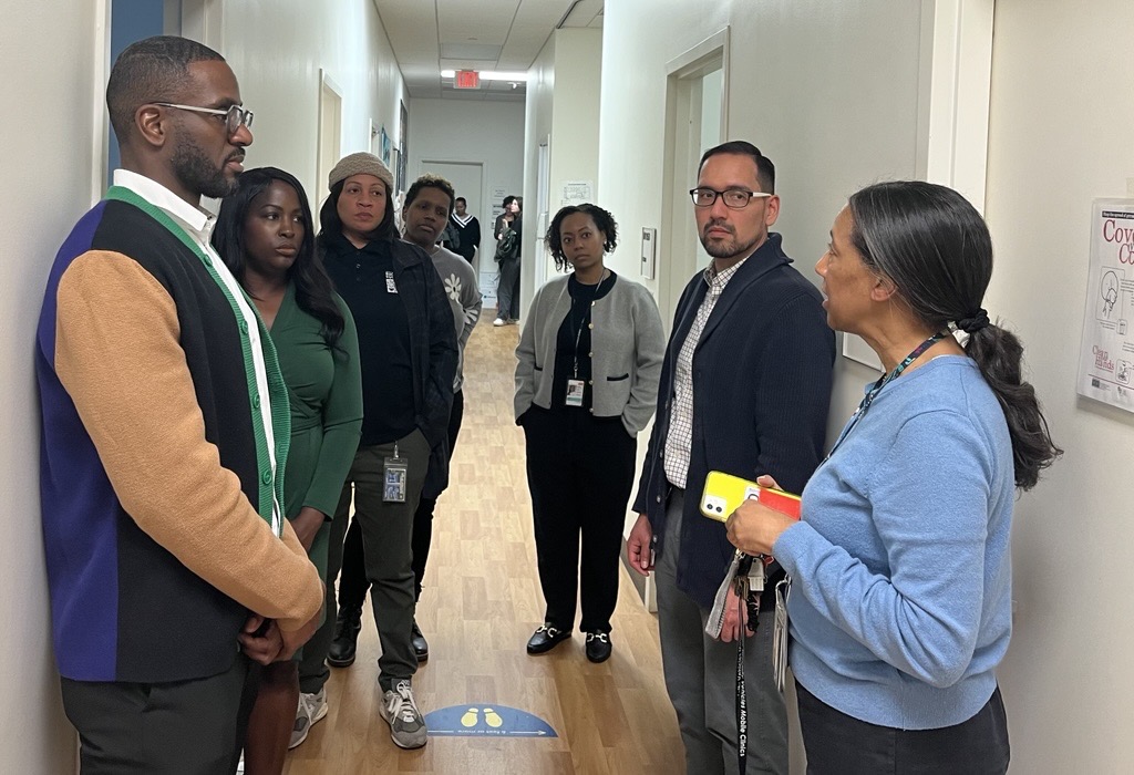 OREDC_'s tweet image. #ORE visited the School Health Center at Anacostia High School where we discussed existing barriers to health care services in Ward 8 and learned about the service offerings which include primary care, behavioral health care and reproductive healthcare offerings! #HealthEquity