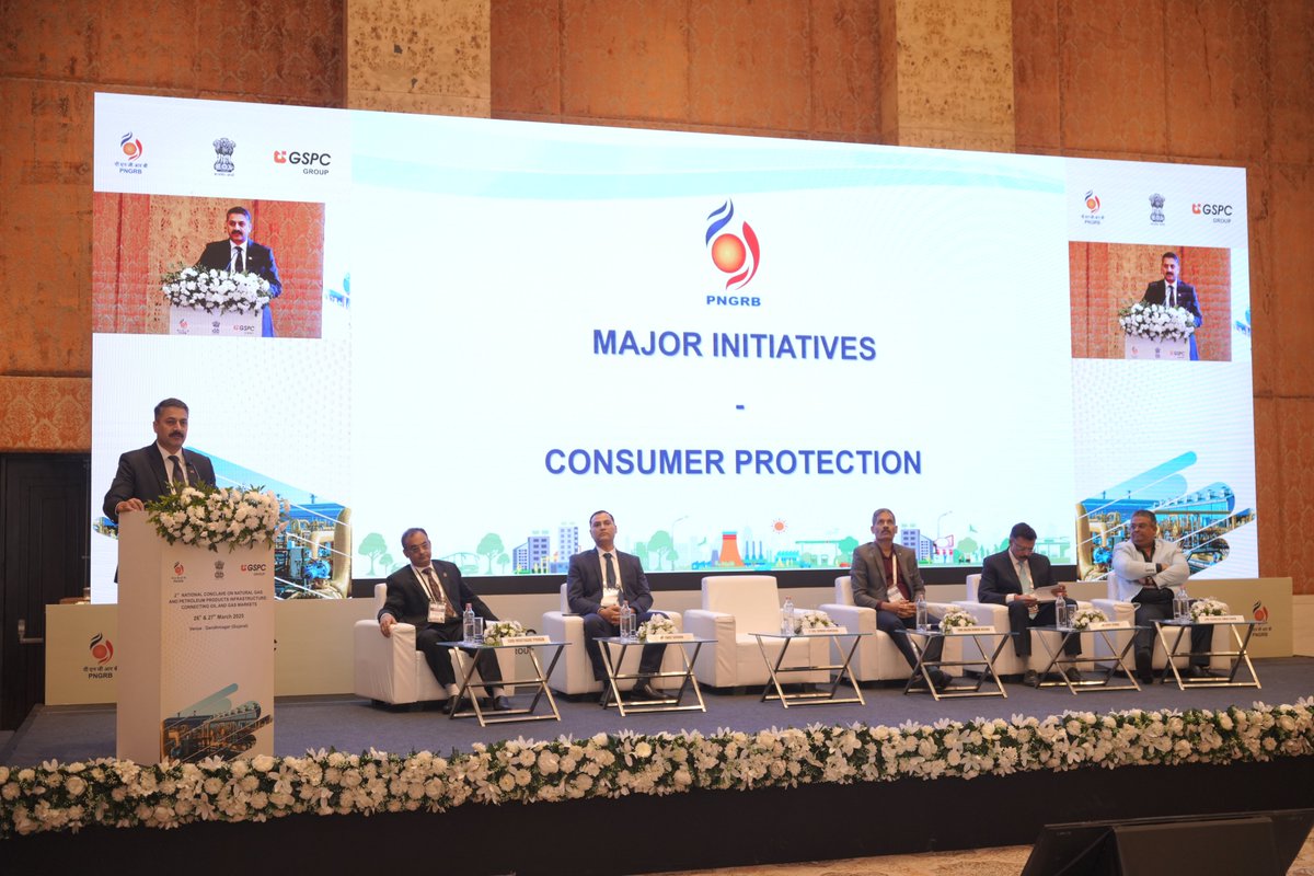 PNGRB_'s tweet photo. Session 2: "PNGRB is enhancing consumer protection in Oil &amp; Gas by modernizing IT systems and improving grievance redressal. Data-driven analysis of gas losses enables targeted interventions for better efficiency. #EnergyTransformation #ConsumerProtection #GasEfficiency #PNGRB https://t.co/ghkAx9UWJm