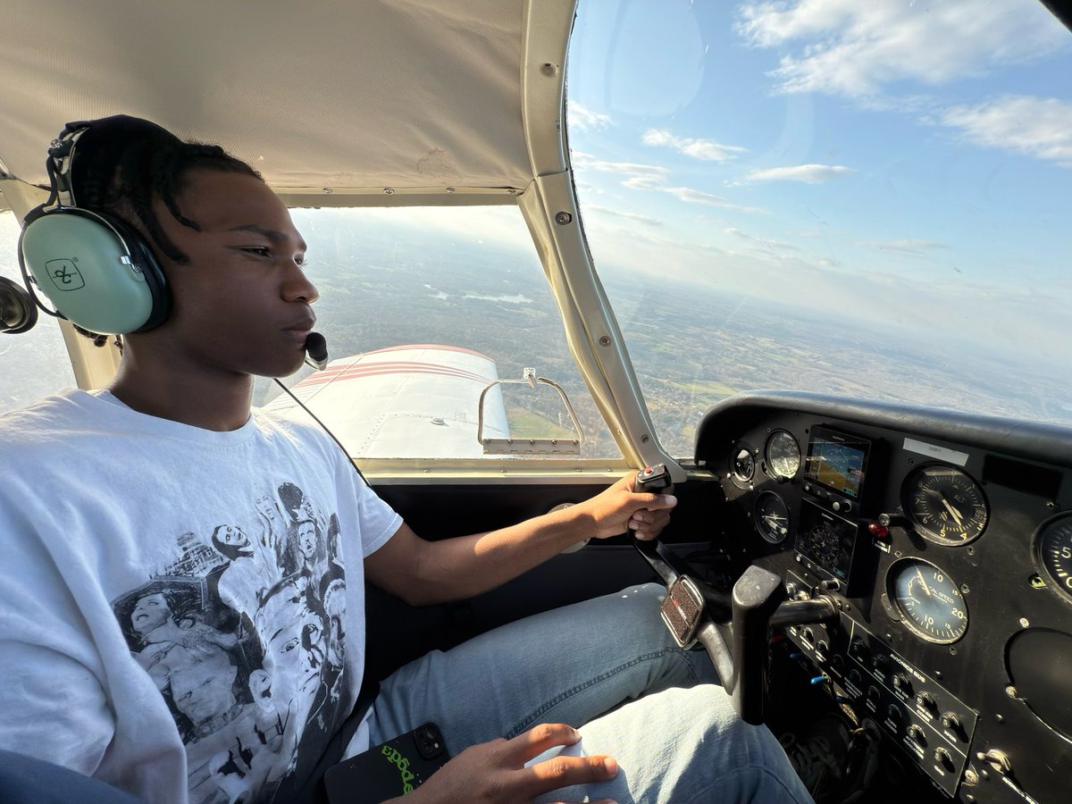 KeysEmpowers's tweet photo. ✈️🌤️ With unwavering passion, dedication, and the support of Keys, this future pilot is navigating through every challenge and turning dreams into reality. ✨

At Keys, we believe in empowering the next generation of aviation leaders and elevating their aspirations. https://t.co/lMQ03PC3Pe