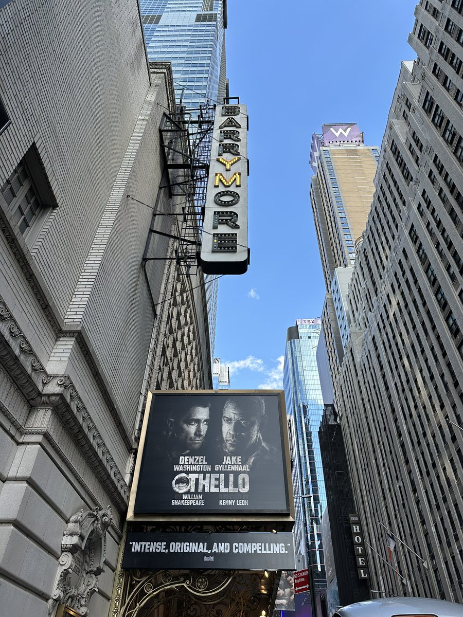 foundfam1lys1mp's tweet photo. like always, critics are so stupid and wrong. othello was AMAZING. denzel was INCREDIBLE. jake was SPECTACULAR. the staging and lighting and everything I loved it all SO MUCH! perfect production and i’m so glad i got to see it #othellobway https://t.co/pYvZyLX9BQ