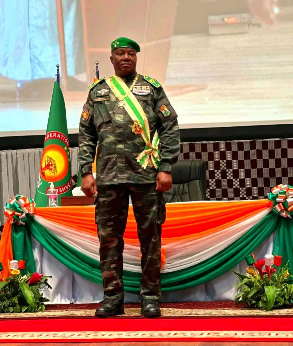 IsmaelGarb28983's tweet photo. Au #Niger le général #TCHIANI n'est plus président de la transition il est désormais président de la république 🇳🇪
Qu'est-ce que le #Mali🇲🇱 et le #Burkina🇧🇫 attendent ?
@NIGER_CNSP @GoitaAssimi @CapitaineIb226 @Nath_Yamb
@KemiSeba1 @LiptakoGourma3
Vive la confédération AES🇳🇪🇧🇫🇲🇱 https://t.co/ehrnBAZO5V