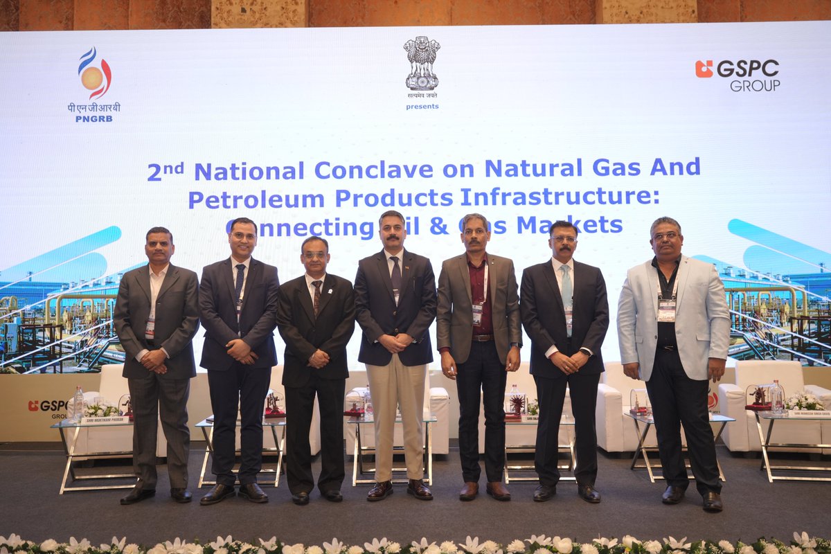 PNGRB_'s tweet photo. Session 2: "PNGRB is enhancing consumer protection in Oil &amp; Gas by modernizing IT systems and improving grievance redressal. Data-driven analysis of gas losses enables targeted interventions for better efficiency. #EnergyTransformation #ConsumerProtection #GasEfficiency #PNGRB https://t.co/ghkAx9UWJm