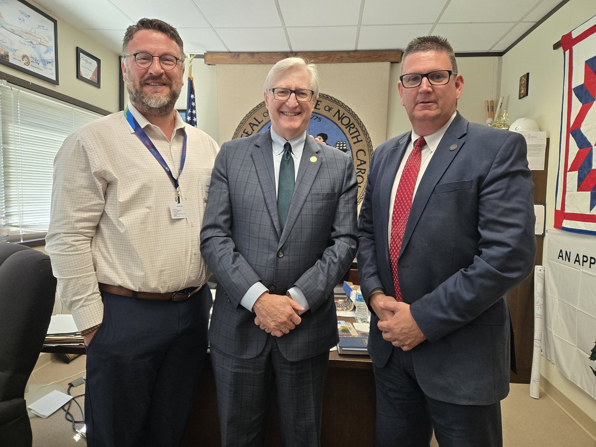 Always a pleasure to get to talk w/ our LC Sen. Ted Alexander <a href="/NCLeg/">NC General Assembly</a> .  He reps Lincoln, Cleveland, &amp; Gaston Co.  Dr. Fisher from CCS joined me in discussing education legislation.  Sen Alexander represents our area well.
#LeadershipMatters 
<a href="/ncsupers/">Jack Hoke</a> 
<a href="/NC_LCS/">LCSNC</a> 
<a href="/NCASAtweets/">NCASA</a>
