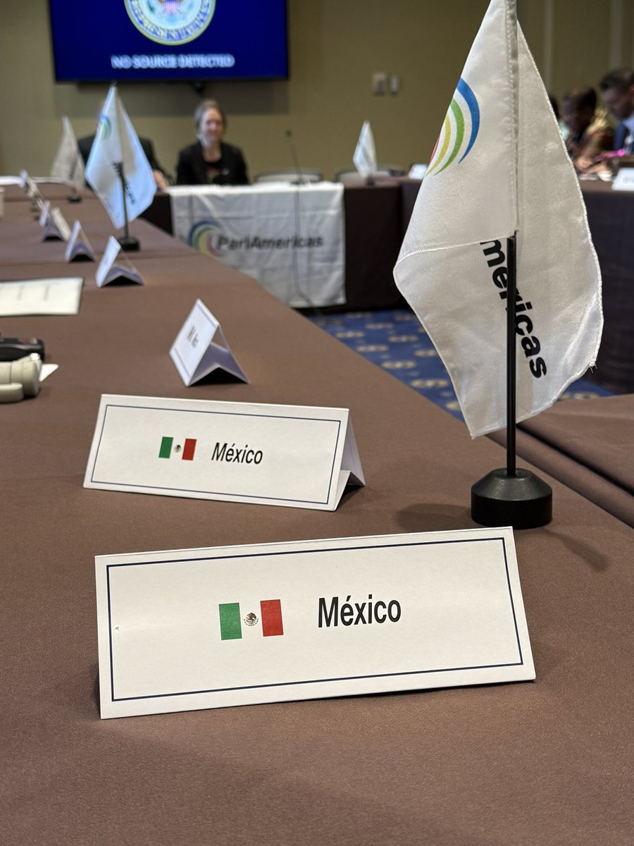 Antares Vázquez Alatorre (@antaresvazala) on Twitter photo En mi participación con congresistas de Estados Unidos, enfaticé la importancia de nuestra relación con este país y del papel de nuestros paisanos migrantes en el desarrollo de ambos países.
Encontramos buen eco con la Representante <a href="/DeliaRamirezIL/">Delia Ramirez</a> que es hija de migrantes. En mi participación con congresistas de Estados Unidos, enfaticé la importancia de nuestra relación con este país y del papel de nuestros paisanos migrantes en el desarrollo de ambos países.
Encontramos buen eco con la Representante <a href="/DeliaRamirezIL/">Delia Ramirez</a> que es hija de migrantes.