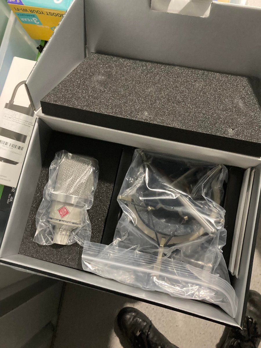 officialcorley's tweet photo. selling:
Neumann TLM 102
Apollo Twin Interface
dm me💰 https://t.co/alQGehVL4d