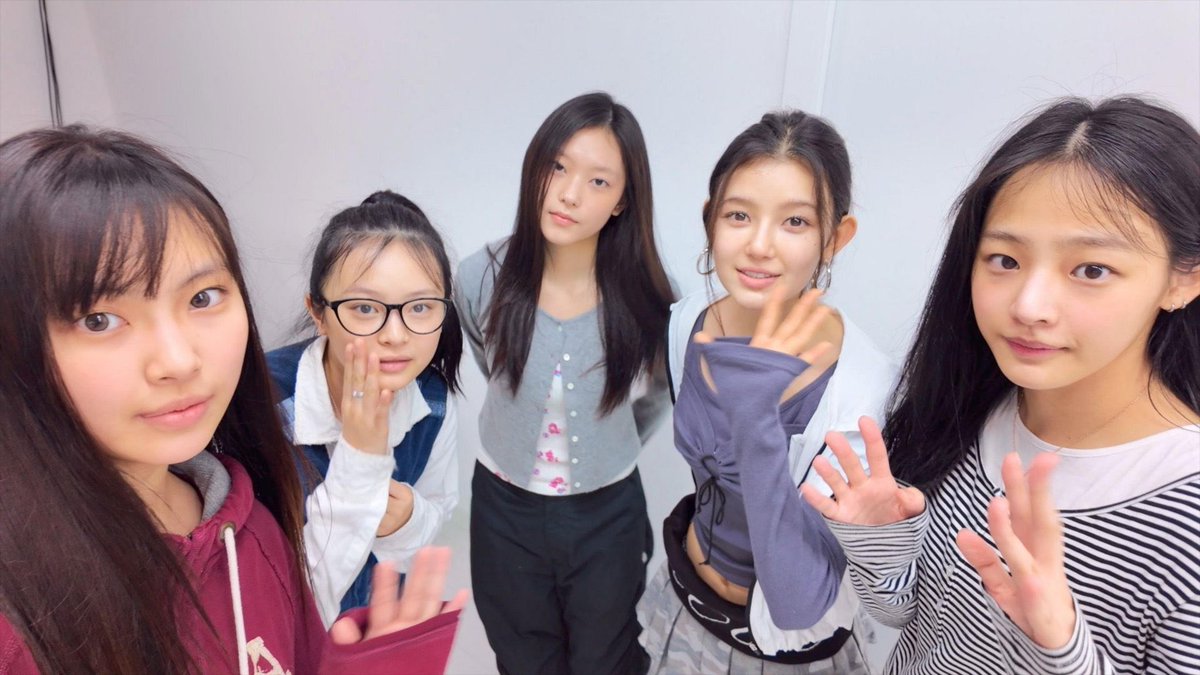 hannihourly's tweet photo. retweet and reply:

WE STAND WITH NJZ 
#AlwaysWithNJZ 
#WaitingForNJZ 
#엔제이지_밥먹어 https://t.co/cRFOoSn9MX