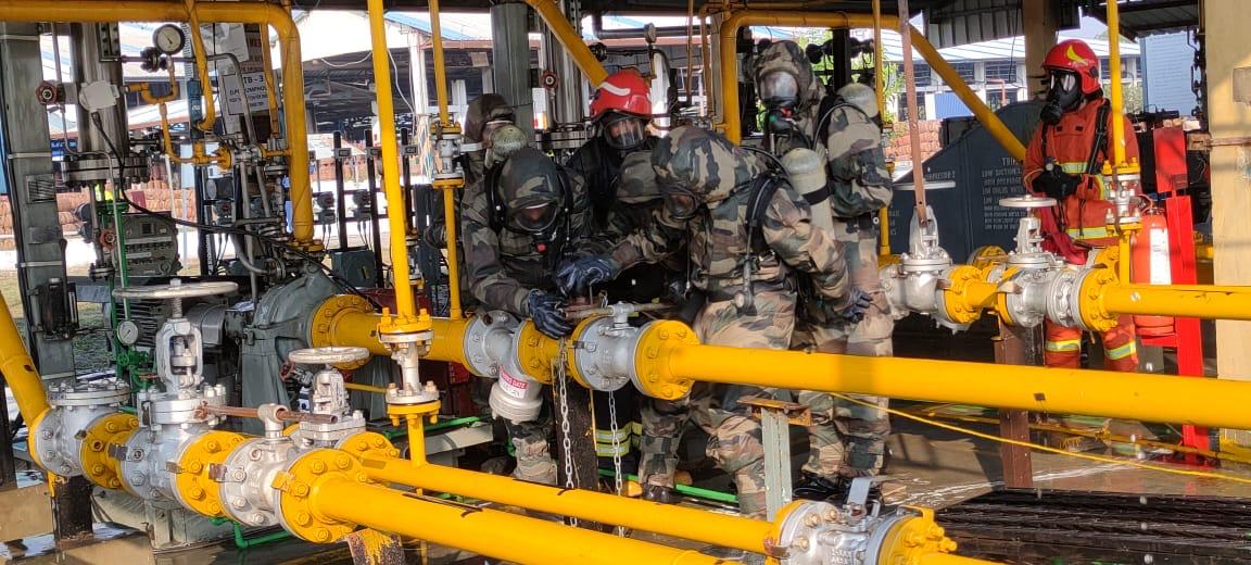 2 NDRF KOLKATA (@2_ndrf) on Twitter photo #EnhancingResponseReadiness
Team <a href="/2ndrf/">latrisha gaines</a> with BPCL, conducted a high-impact mock drill on LPG leakage at the Raiganj Bottling Plant, Uttar Dinajpur, WB, strengthening emergency preparedness for a rapid, efficient disaster response. Safety first, always.
#NDRF #EnhancingResponseReadiness
Team <a href="/2ndrf/">latrisha gaines</a> with BPCL, conducted a high-impact mock drill on LPG leakage at the Raiganj Bottling Plant, Uttar Dinajpur, WB, strengthening emergency preparedness for a rapid, efficient disaster response. Safety first, always.
#NDRF