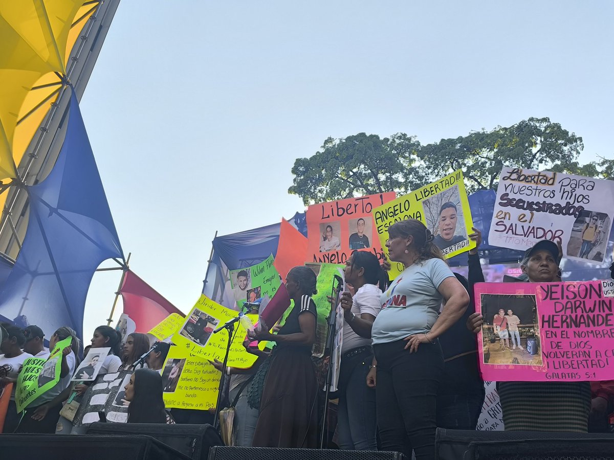 No me lo contaron, hoy lo ví. Vi el dolor de las madres y hermanas de los Jóvenes #venezolanos Secuestrados por #Bukele en El Salvador.