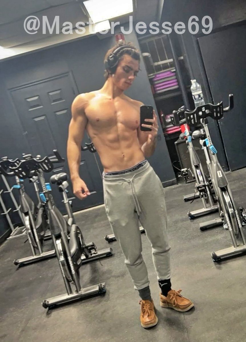 MasterJesse69's tweet photo. One day at the gym and all your problems are forgotten:)
#findom #cashmaster #footmaster #footmaster #cashslave #footslave #humanatm #paypig #alpha #malefeet #cashfag https://t.co/yZ2h931CZ5
