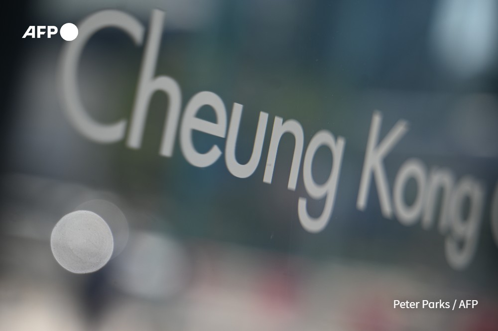Holmes Chan (@holmeschan_) on Twitter photo After a weeklong break, the two Beijing offices overseeing Hong Kong affairs have resumed their criticism of CK Hutchison over the Panama ports deal.
The offices reposted an article calling the sale "short-sighted".
<a href="/AFP/">AFP News Agency</a> story: u.afp.com/Swtt After a weeklong break, the two Beijing offices overseeing Hong Kong affairs have resumed their criticism of CK Hutchison over the Panama ports deal.
The offices reposted an article calling the sale "short-sighted".
<a href="/AFP/">AFP News Agency</a> story: u.afp.com/Swtt