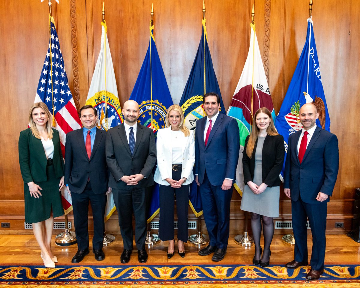 The Department of Justice is fighting every day in court to defend President Trump’s agenda.

It was an honor to meet with our Civil Division and thank them for their tireless work to make America safe again!