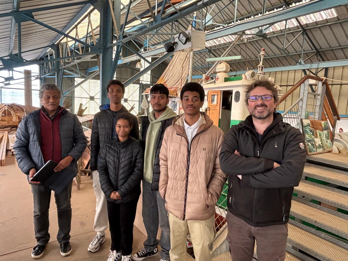 JB_Corot's tweet photo. Des élèves du lycée des métiers @JB_Corot  en visite à Étaples-sur-Mer pour le BIMER! Une belle préparation aux métiers de la mer, soutenue par le @Campusdesmetier  #FormationBIMER  🌊⚓️

https://t.co/ie1HqwBjuf

@AcAmiens @DSDEN60 @hautsdefrance @Mareis_aquarium @etaples https://t.co/rjN6lZvTdv