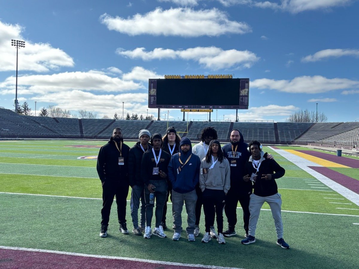 Had a great time at central michigan!!@abiiicox <a href="/CoachNDavis79/">Coach Nick Davis</a> <a href="/CoachHaydenMace/">Hayden Mace</a> <a href="/DrinkallCoach/">Matthew Drinkall 🇺🇸</a>