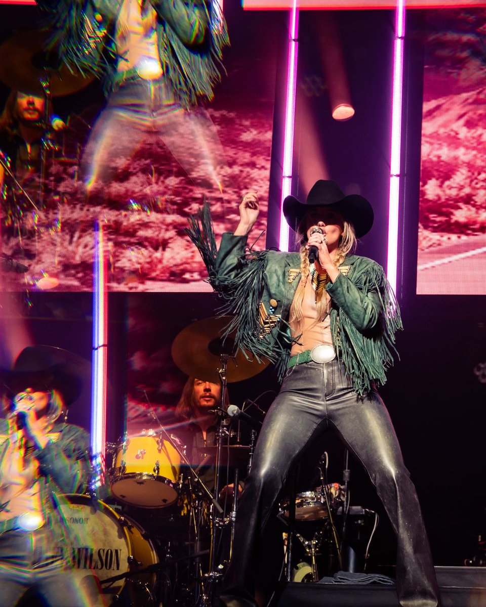 This is your reminder to secure Country to Country 2026 early bird tickets whilst you still can! 

Early bird tickets come off sale this Friday, act fast 🤠

Get yours here ⇾ gigss.co/c2c-2026

📸: Hope Holmes