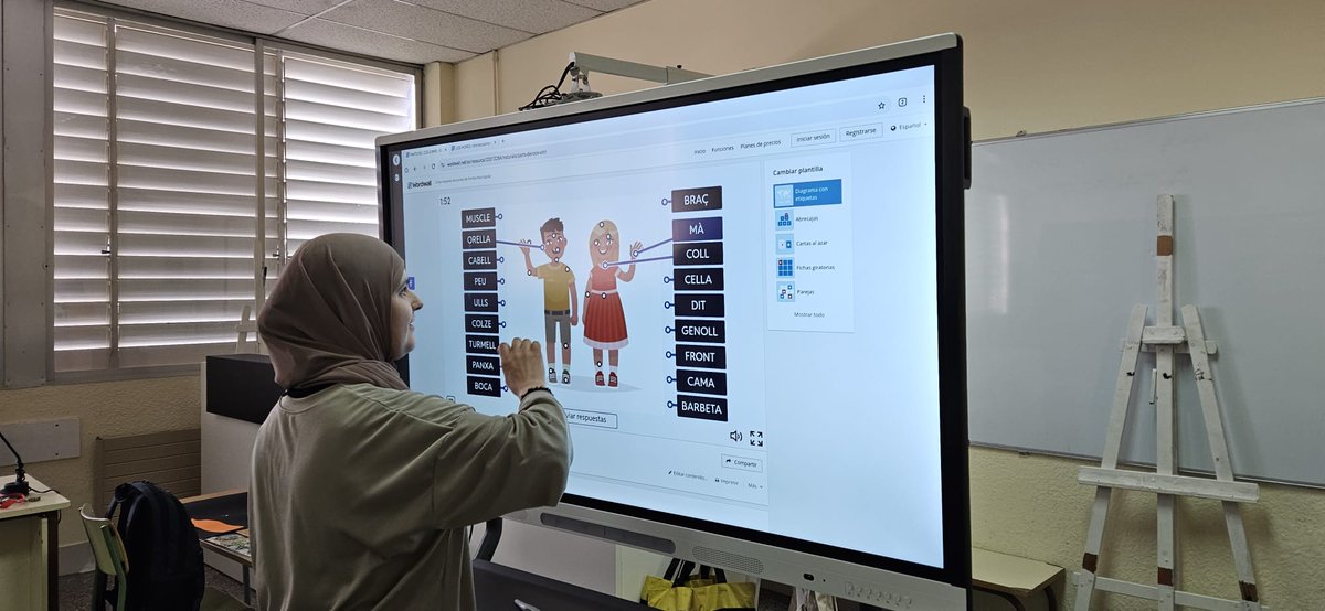 Escola Rocafonda (@escolarocafonda) on Twitter photo Avui a les classes de català, amb famílies i veïnes del barri, hem practicat les hores i parts del cos.
<a href="/aliancesmagnet/">Aliances Magnet</a> <a href="/EducacioMataro/">Educació Mataró</a> <a href="/educaciocat/">Educació</a> <a href="/omniummaresme/">Òmnium Maresme</a> Avui a les classes de català, amb famílies i veïnes del barri, hem practicat les hores i parts del cos.
<a href="/aliancesmagnet/">Aliances Magnet</a> <a href="/EducacioMataro/">Educació Mataró</a> <a href="/educaciocat/">Educació</a> <a href="/omniummaresme/">Òmnium Maresme</a>