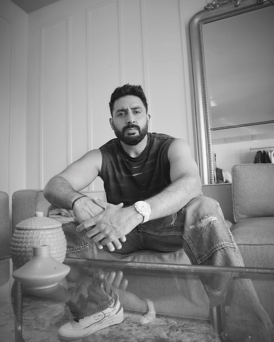 Sաɛta Pʀasad ɛғ™ (@swetaloveab) on Twitter photo Your charm is irresistible… 🔥🔥
Sending you lots of love ❤️ and all good wishes 👍 Dashing dude <a href="/juniorbachchan/">Abhishek 𝐁𝐚𝐜𝐡𝐜𝐡𝐚𝐧</a> keep shining 💎 Rock star 💫
#WeLoveBachchan 🤗 Your charm is irresistible… 🔥🔥
Sending you lots of love ❤️ and all good wishes 👍 Dashing dude <a href="/juniorbachchan/">Abhishek 𝐁𝐚𝐜𝐡𝐜𝐡𝐚𝐧</a> keep shining 💎 Rock star 💫
#WeLoveBachchan 🤗