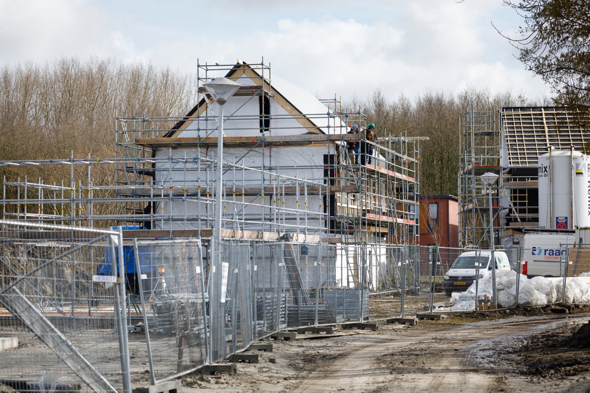 Ieder jaar analyseert Nationaal Coördinator Groningen (NCG) opnieuw de planning van de totale versterkingsopgave. De meest recente analyse laat zien dat de versterking waarschijnlijk doorloopt tot 2031 of 2032. Lees de volledige analyse op onze website: nationaalcoordinatorgroningen.nl/actueel/nieuws…