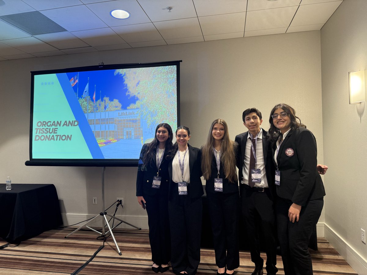 LifeLinkGA's tweet image. LifeLink of Georgia had the incredible opportunity to attend the HOSA State Leadership Conference! 🩺 💙 It was a fantastic chance to inspire and inform the next generation about the impact they can have!  MyStoryContinues.com #LifeLinkInfinity #YourStoryContinues