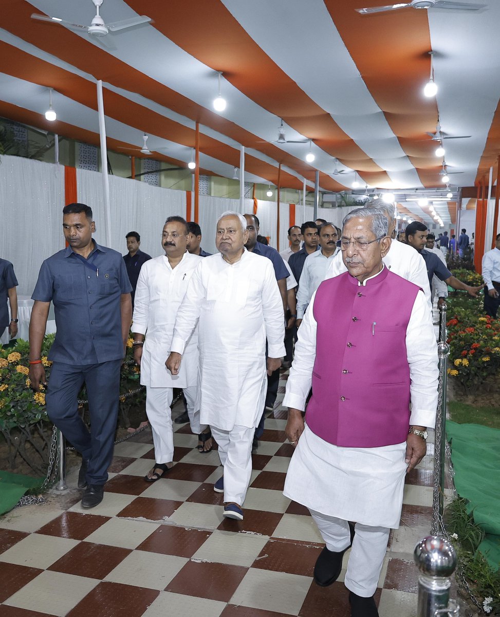 NitishKumar's tweet image. माननीय बिहार विधानसभा अध्यक्ष श्री नंदकिशोर यादव जी द्वारा आयोजित रात्रि भोज कार्यक्रम में शामिल हुआ।