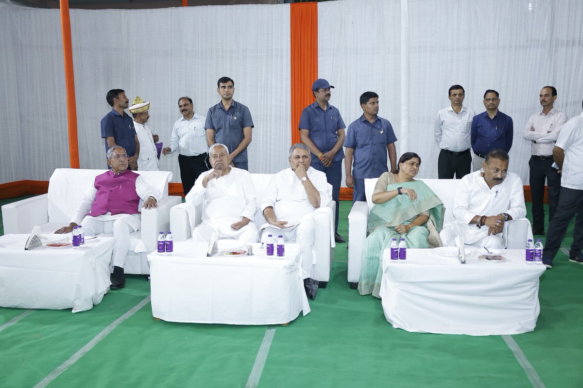 NitishKumar's tweet image. माननीय बिहार विधानसभा अध्यक्ष श्री नंदकिशोर यादव जी द्वारा आयोजित रात्रि भोज कार्यक्रम में शामिल हुआ।