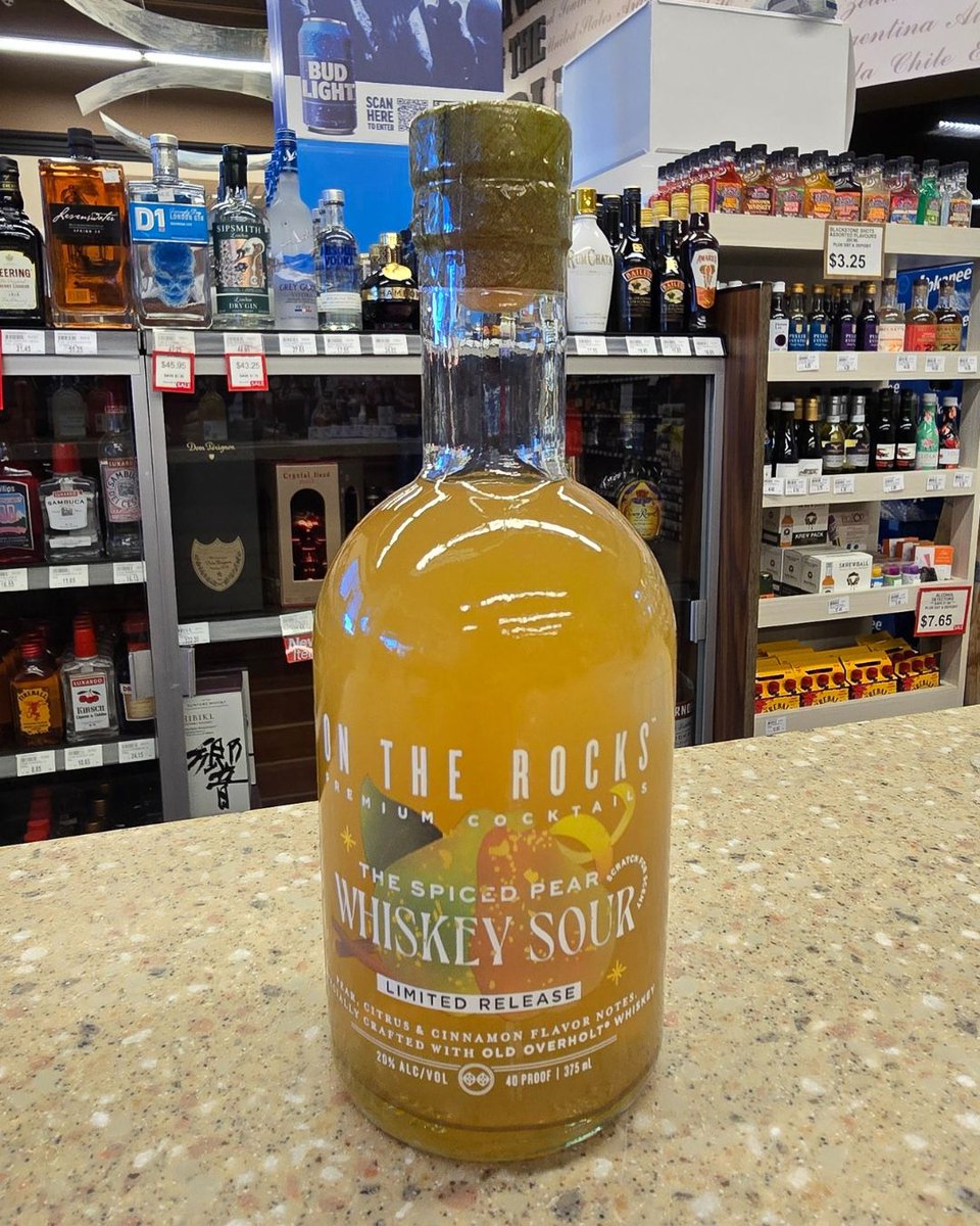 Sweater weather meets whiskey weather!  Sip into the season with our limited edition Spiced Pear Whiskey Sour. A cozy blend of Rye, juicy pear, and sweet cinnamon. Perfect for crisp days and cool nights.  

#evergreencoop
#FallInAGlass 
#SpicedPearWhiskeySour