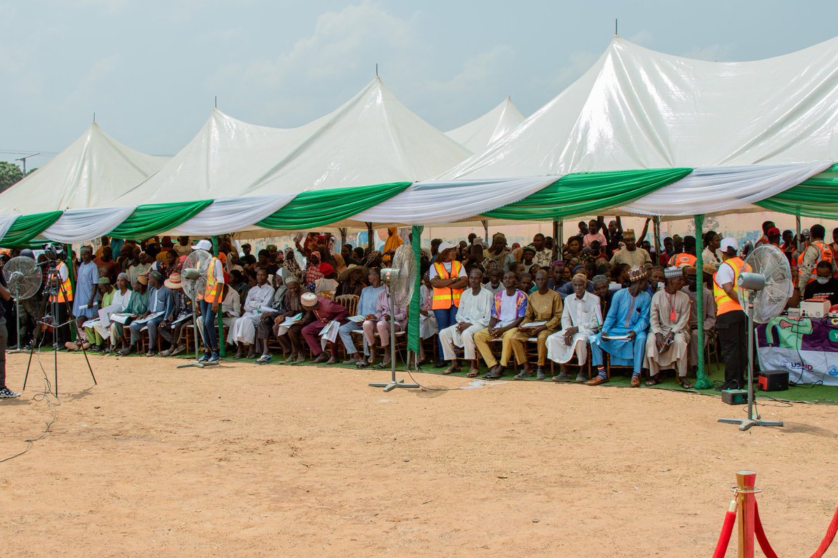 Sauka community members showed strong support for the Tuberculosis campaign during World TB Day with First Lady Sen. Oluremi visiting them. With their  masked faces, they represent protection and awareness,  emphasizing the importance of  community involvement in ending TB.