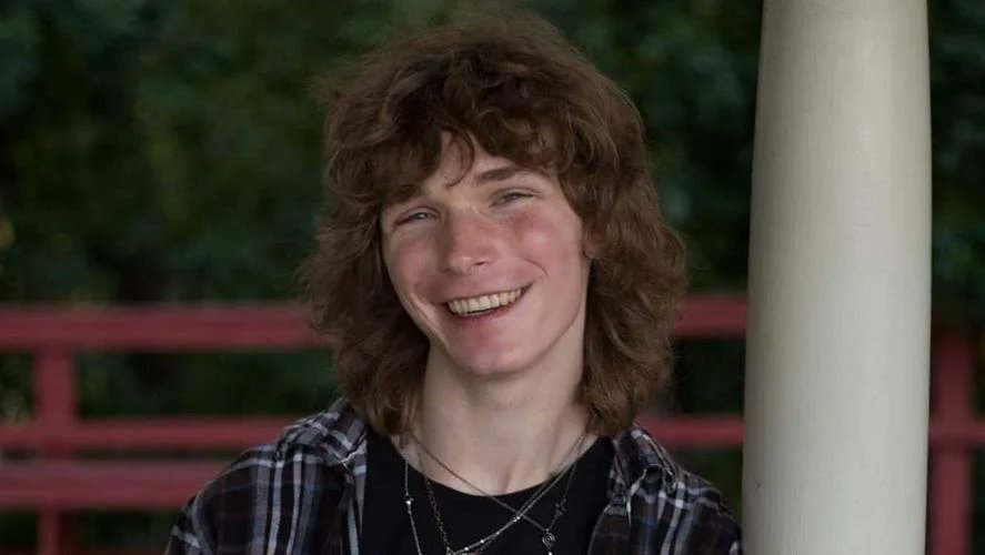 Congrats to Wilbur Gniffke, the #MDUResources #TeenOfTheWeek! From stage fright to the spotlight, Wilbur excels in theater and academics with a 4.0 GPA. He’ll attend UND and wants to be a hematologist and continue in theater. bit.ly/4iZu0YB #Inspiration #Theater