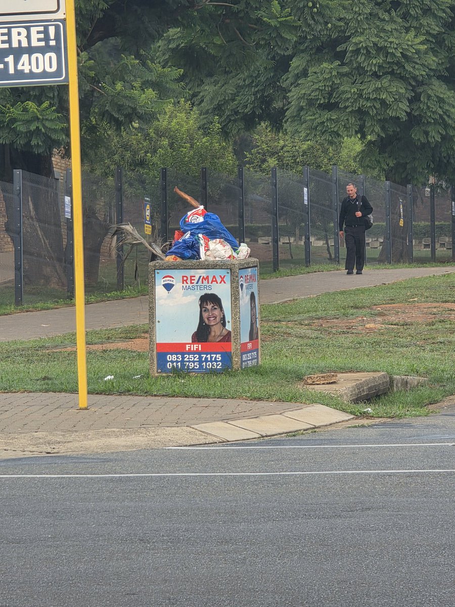 mic02468's tweet image. Why do we as resident have to deal with this rubbish while @CityofJoburgZA @CleanerJoburg makes a profit from the advertising. We have to beg a plead to have these cleaned. Some 6 weeks already and not attended to.

@ZanderShawe @Our_DA @JoburgMPD @RecordNorthside @MyJRA