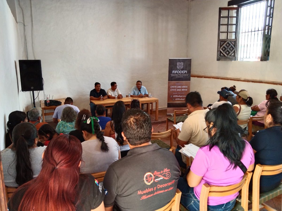 Con el propósito de acercar las MIPYMES a los próximos apoyos tipo subsidio, dirigidos a empresarias y empresarios formales, participamos en la reunión informativa con las y los comerciantes del municipio de Tlayacapan, en las instalaciones del museo de cerería
#LaTierraQueNosUne