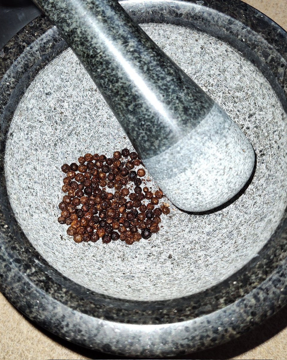 Autotrix24's tweet image. My Cacio ē Pepe at home the other night is one of the best yet. Freshly grated Pecorino Romano, toasted Tellicherry Peppercorns and Bucatani Pasta.
I'm good at this. ✌🏻💝