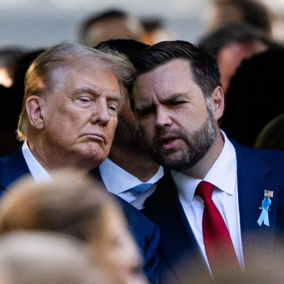 fotobeek's tweet image. Plotting and scheming.
#Treachery #BackStabbing #Resentment #Spite