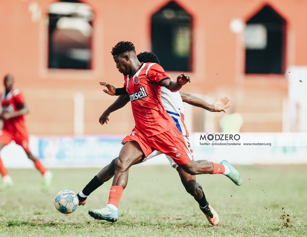 Modzerosport's tweet image. Fierce battle. Solid defending by the Kwambe for @LobiStars in the @NigeriaPFL 

#modzerosport